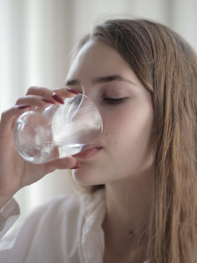 पानी पीने का सही तरीका क्या है? | Paani peene ka sahi tarika