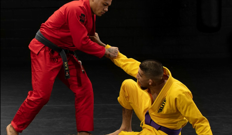 two-men-doing-martial-art